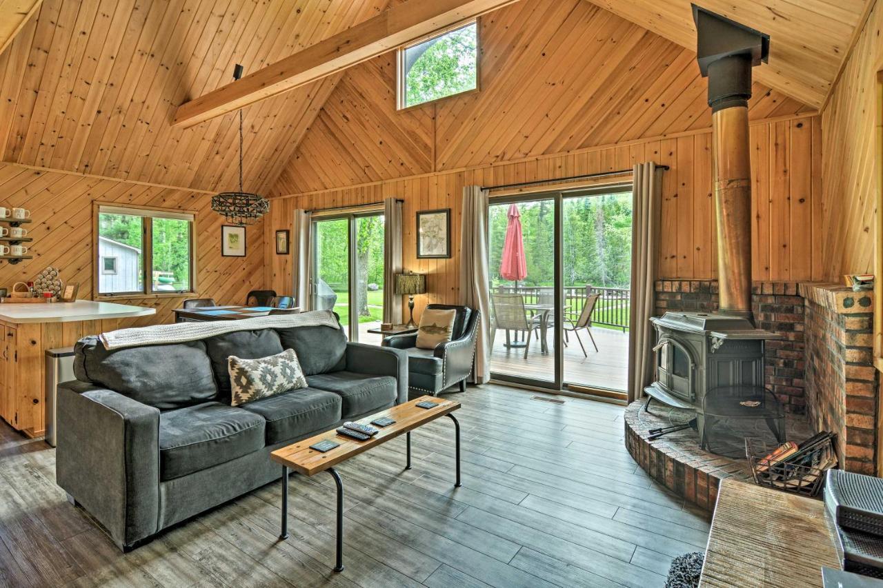Riverfront Traverse City Cabin Fish, Kayak And Tube Exterior foto