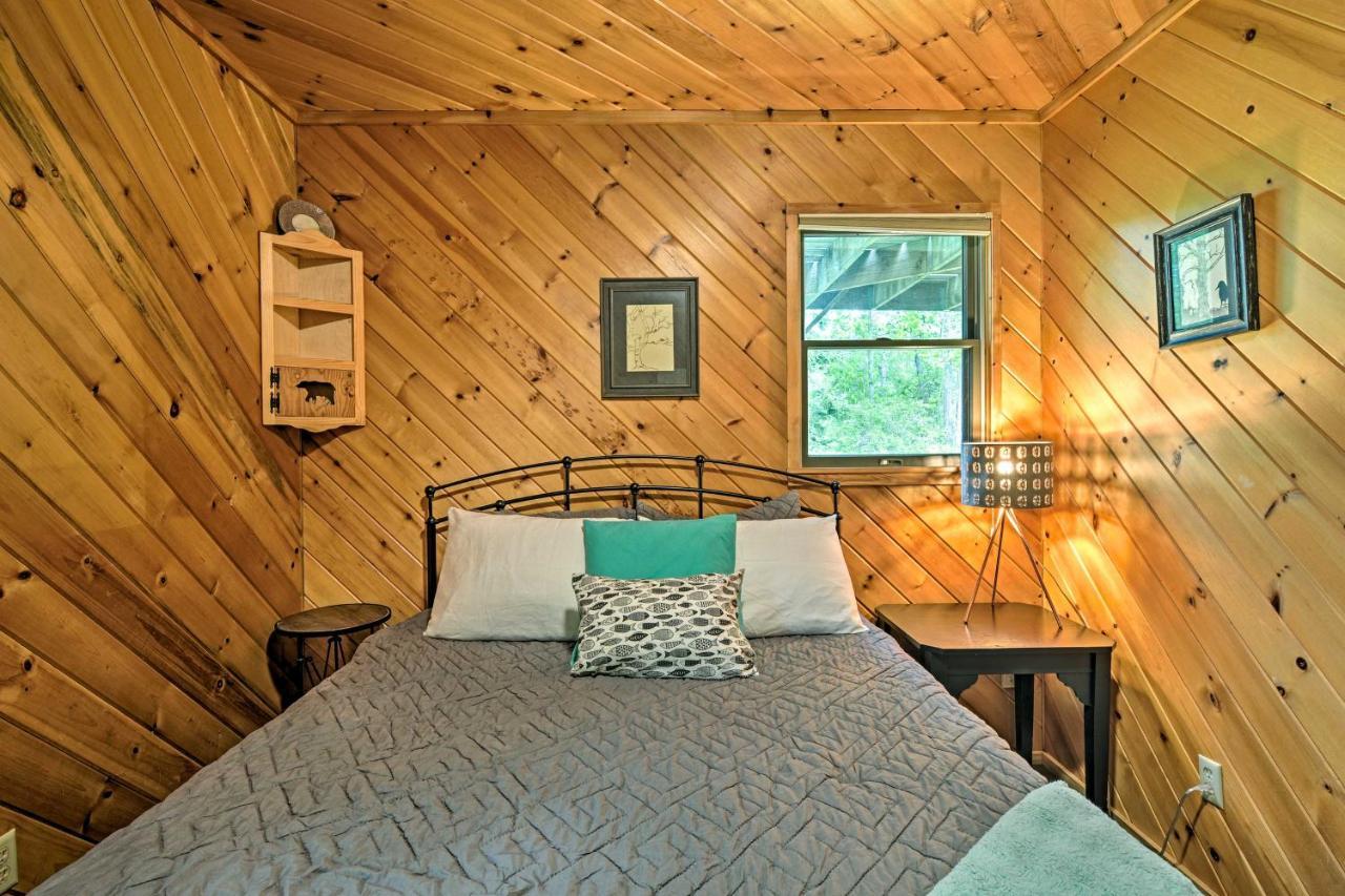 Riverfront Traverse City Cabin Fish, Kayak And Tube Exterior foto