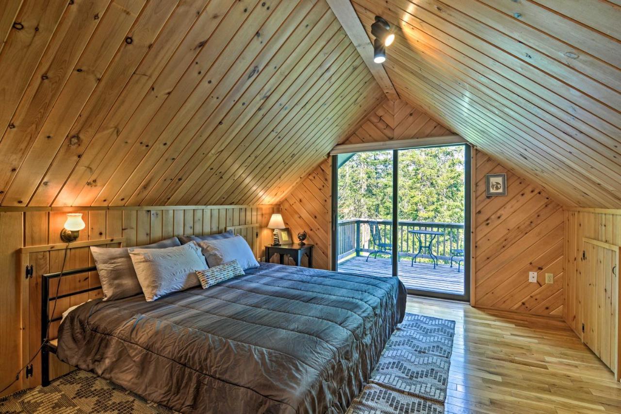 Riverfront Traverse City Cabin Fish, Kayak And Tube Exterior foto