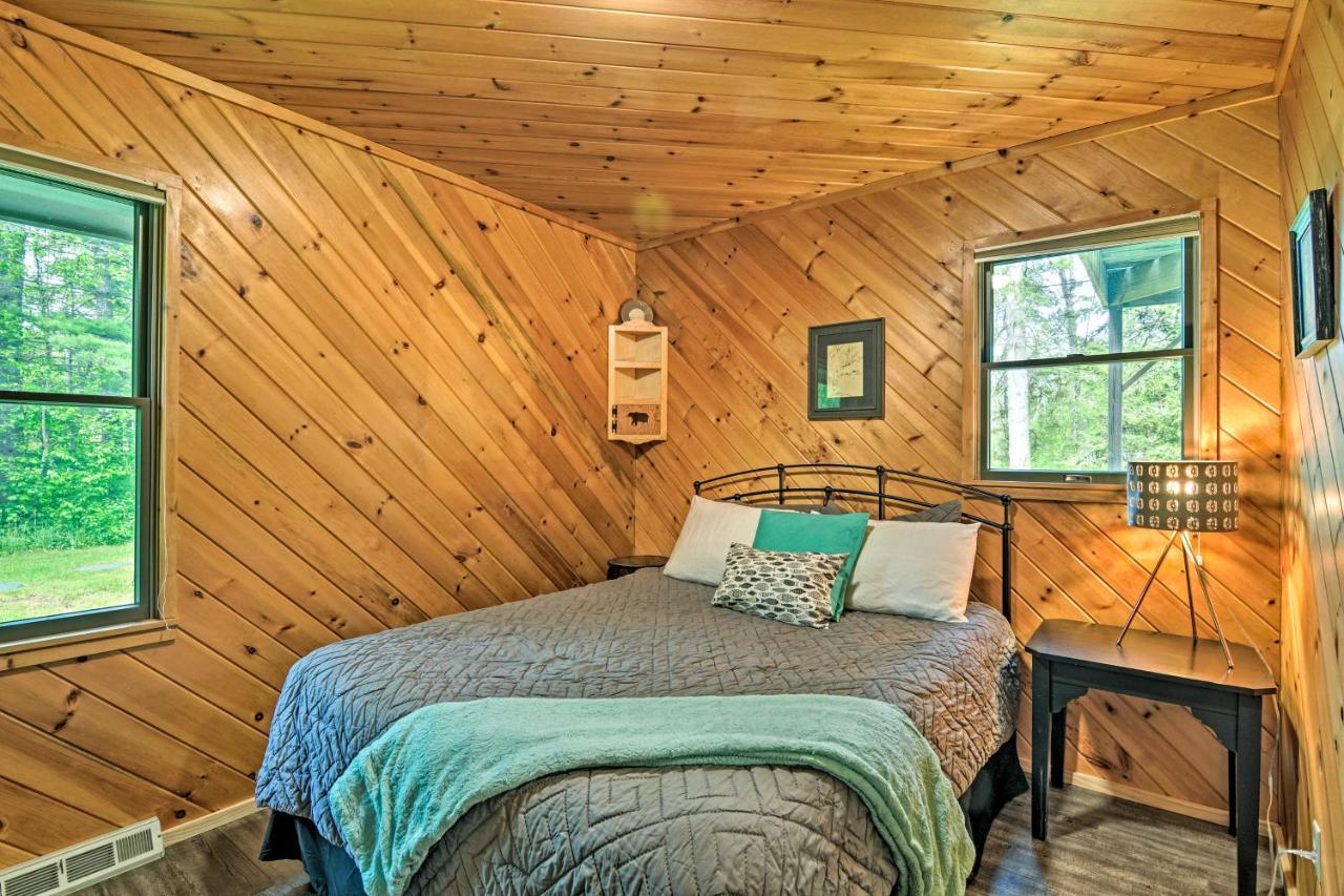 Riverfront Traverse City Cabin Fish, Kayak And Tube Exterior foto