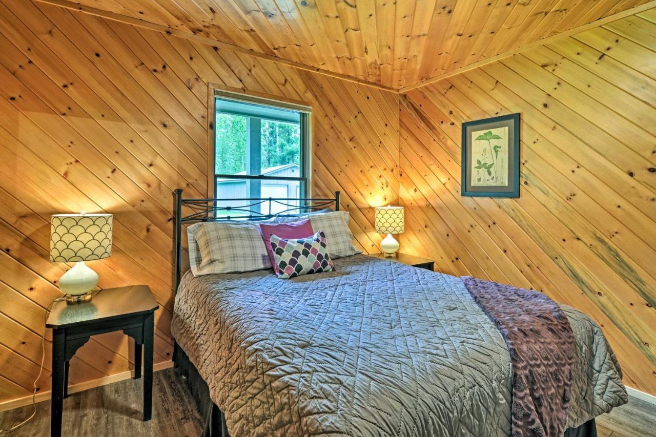 Riverfront Traverse City Cabin Fish, Kayak And Tube Exterior foto