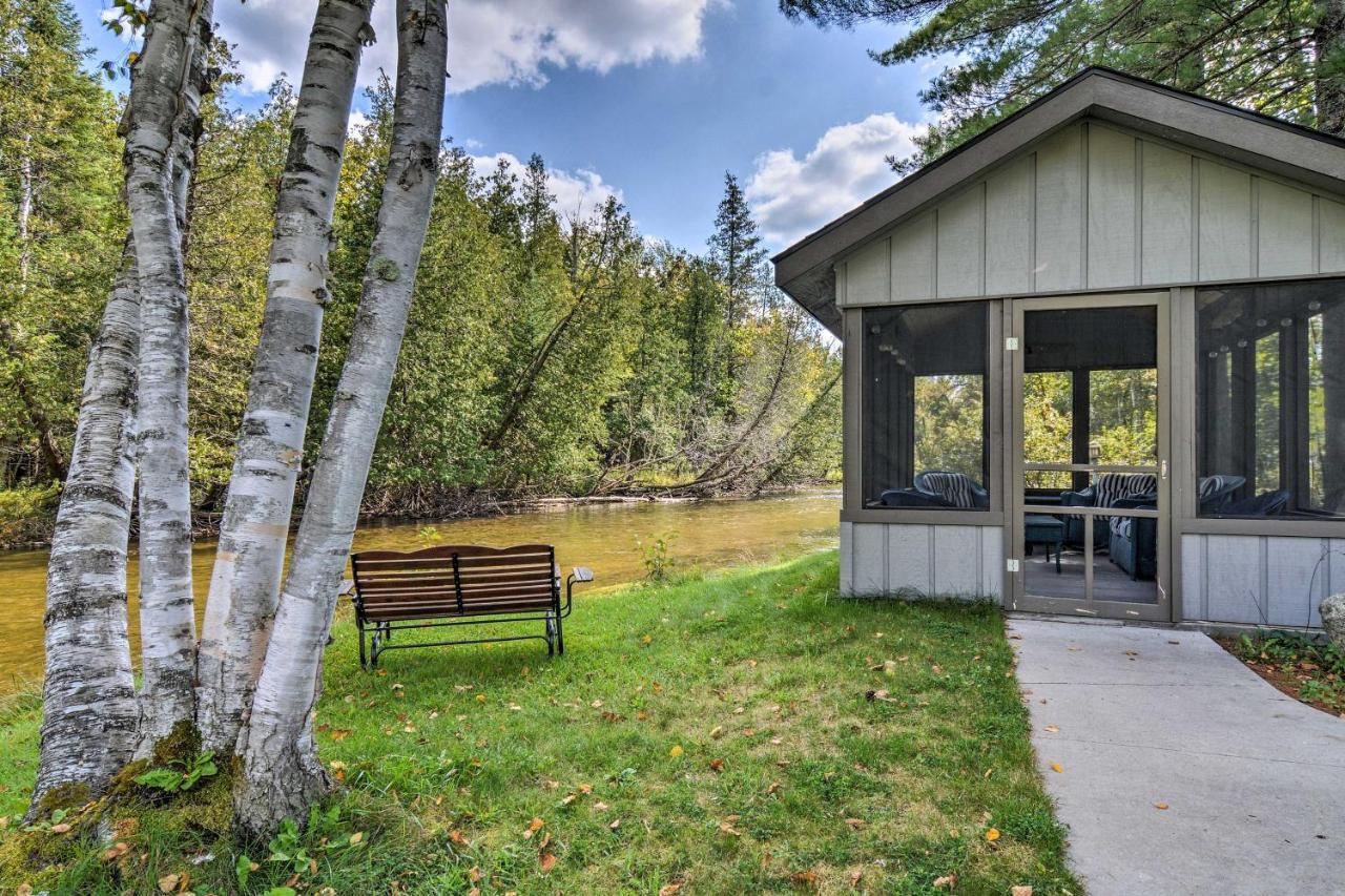 Riverfront Traverse City Cabin Fish, Kayak And Tube Exterior foto