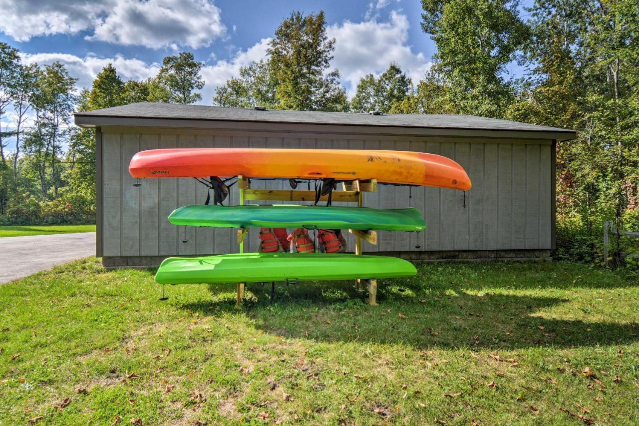 Riverfront Traverse City Cabin Fish, Kayak And Tube Exterior foto
